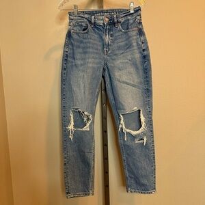 American Eagle 🦅 strigid mom jeans size 2 short.